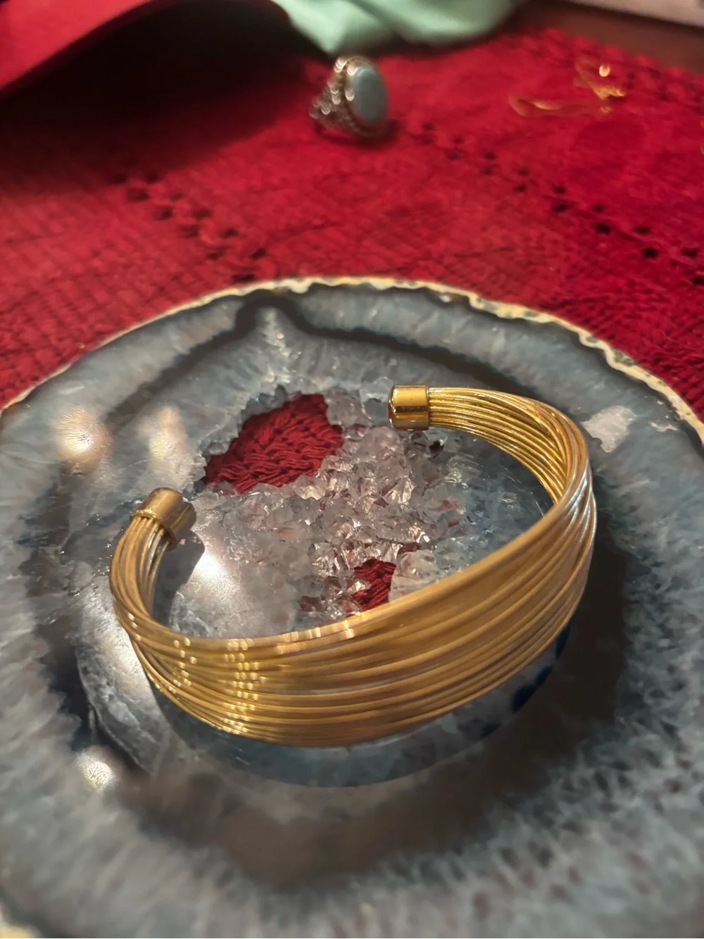 N/A elegant gold